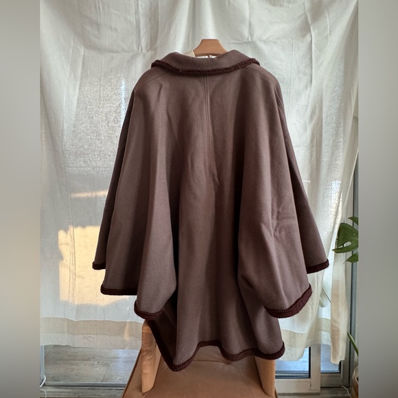 Vintage Women’s Brown Cape/Poncho Style Coat. 100% Wool. - Picture 7 of 8